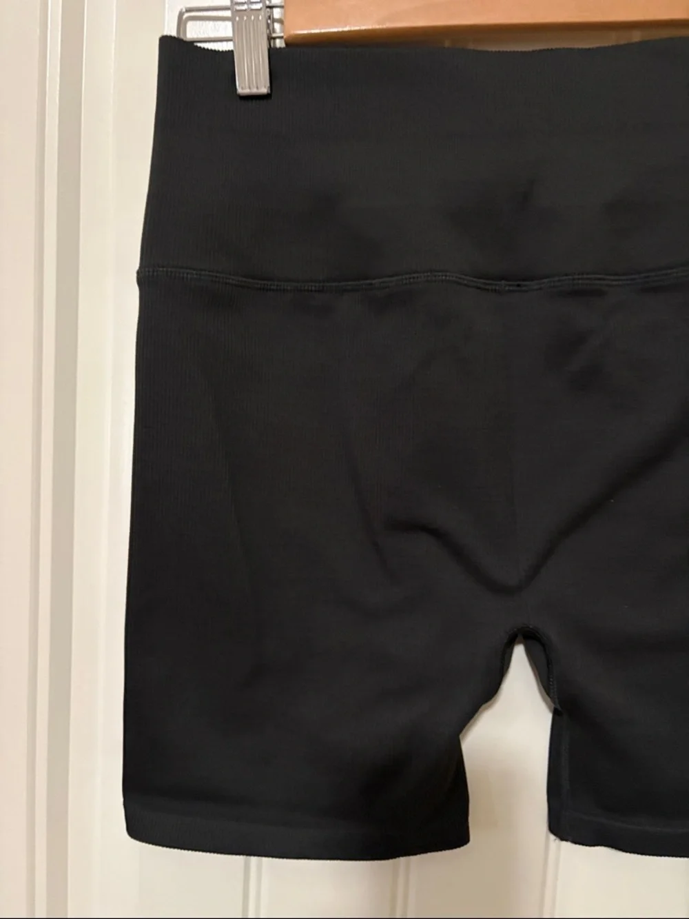 ALO Yoga Black High-Rise Ribbed Bike Shorts - Picture 7 of 8